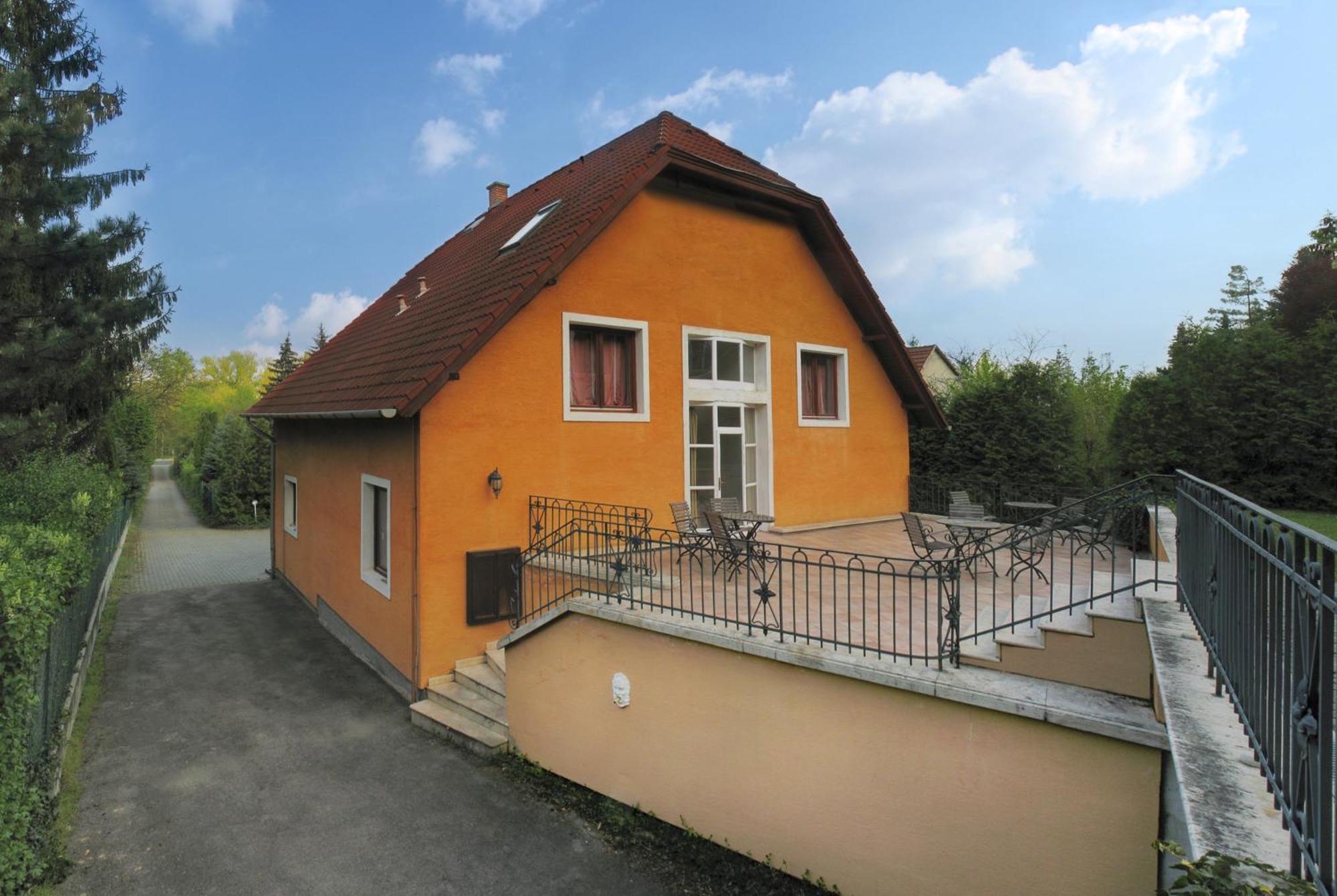 Nr 100 Szentendre Hotel Panzio Szolgaltatasok Exterior photo